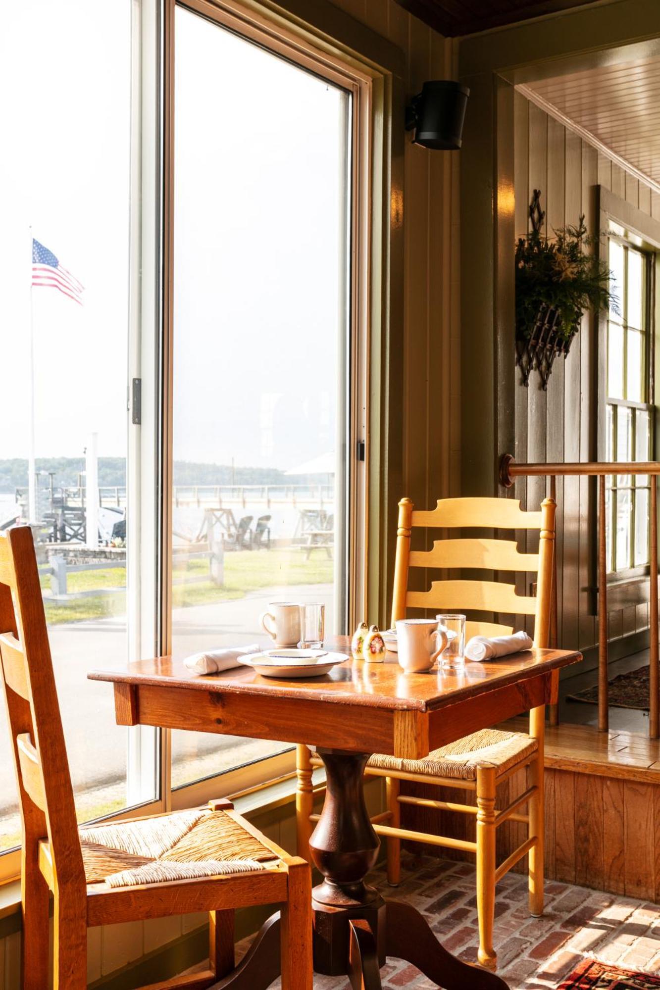 Bluebird Ocean Point Inn Eksteriør billede